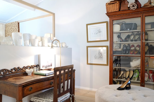 Beautiful vintage style shoe display closet